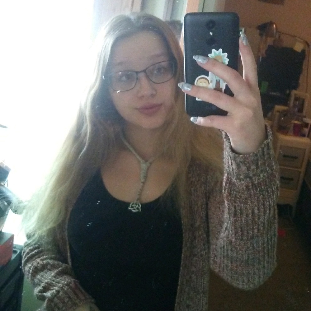 Meet your Posher, Lewisa